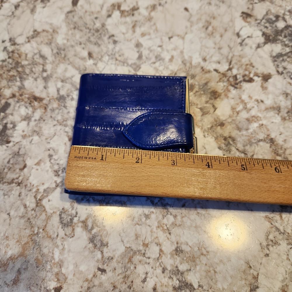 Elegant Elk Blue Leather Wallet - Picture 7 of 7